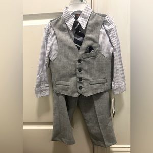 Toddler 4 piece suit set, size 3T